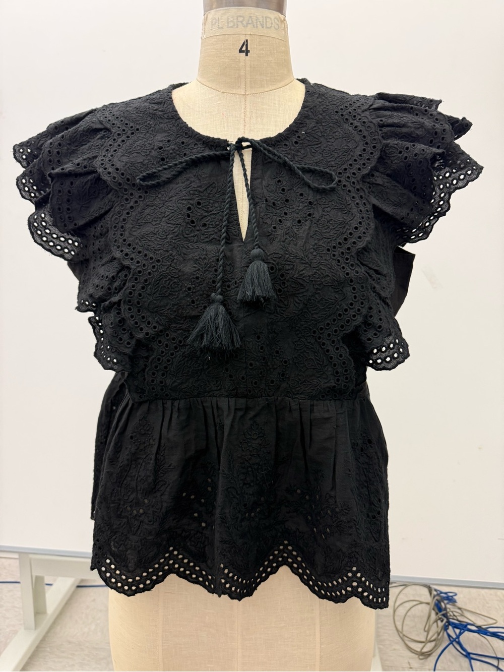 Jennifer & Grace Women's Black Eyelet Tie-Front Ruffle Top - Medium